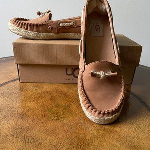 NEW UGG Chivon size 7
